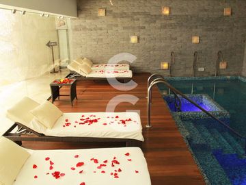 Casa en Venta en Cancun en Residencial Isla Dorada con Jardín Privado