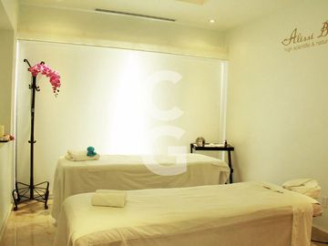 Casa en Venta en Cancun en Residencial Isla Dorada con Jardín Privado