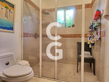 Casa en Venta en Cancun en Residencial Isla Dorada con Jardín Privado