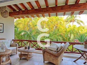 Casa en Venta en Cancun en Residencial Isla Dorada con Jardín Privado