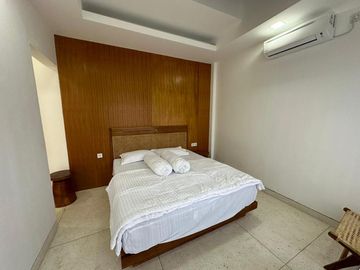 Villa dijual - brand new modeen villa di seminyak dekat pantai