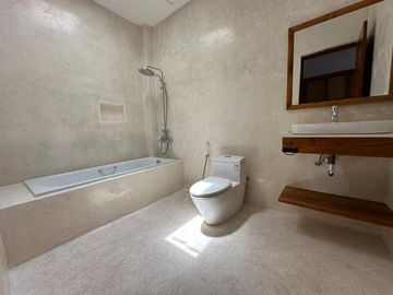 Villa dijual - brand new modeen villa di seminyak dekat pantai