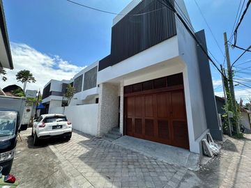 Villa dijual - brand new modeen villa di seminyak dekat pantai
