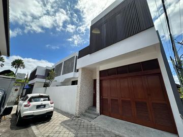 Villa dijual - brand new modeen villa di seminyak dekat pantai