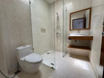 Villa dijual - brand new modeen villa di seminyak dekat pantai