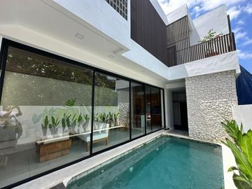 Villa dijual - brand new modeen villa di seminyak dekat pantai