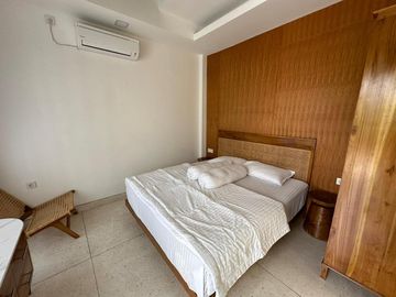 Villa dijual - brand new modeen villa di seminyak dekat pantai
