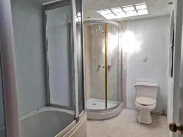 Casa de 3 Pisos en Venta en Zona Centro de Pachuca, Hidalgo.