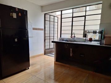 ALQUILER CASA DE 2 PISOS - SAN MARTIN DE PORRES