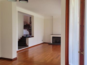 RESIDENCIA EXCLUSIVA EN LA PLANICIE – ELEGANCIA, CONFORT Y NATURALEZA