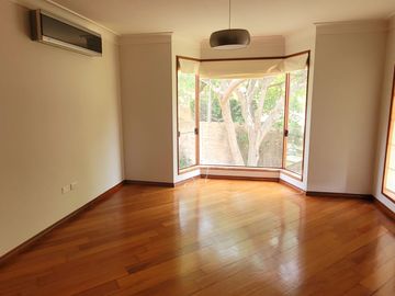 RESIDENCIA EXCLUSIVA EN LA PLANICIE – ELEGANCIA, CONFORT Y NATURALEZA