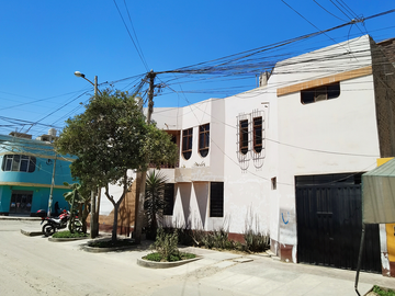 Casa En Esquina En Venta - Calle Chiclayo (Centro De Ica)