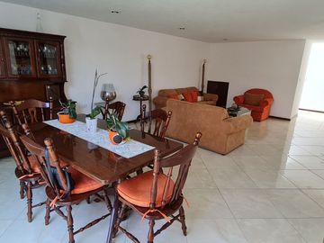 CASA EN VENTA EN ZAVALETA PUEBLA con 3 recamaras  3.5 baños  estudio  cuarto de servicio
