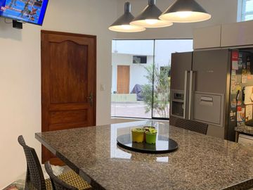 *Rebajado: Vendo Bella y Acogedora Casa en Urb. El Derby, Surco!* - 4 Dorm. AC:387 m2