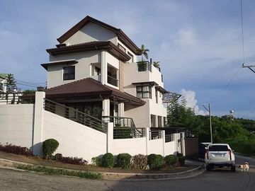 Modern 3 storey house in Monteverde Taytay Rizal 20M