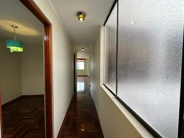 LA CALERA SURQUILLO VENTA BONITO DEPARTAMENTO DE 67 M2 MUY BIEN UBICADO ENTRE LAS AVENIDAS ANGAMOS, AVIACION, TOMAS MARSANO Y CARLOS VILLARAN (LIMITE
