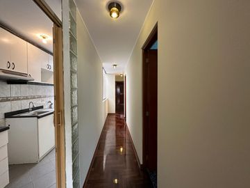 LA CALERA SURQUILLO VENTA BONITO DEPARTAMENTO DE 67 M2 MUY BIEN UBICADO ENTRE LAS AVENIDAS ANGAMOS, AVIACION, TOMAS MARSANO Y CARLOS VILLARAN (LIMITE