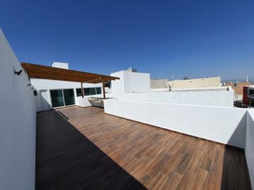 CASA EN VENTA EN VILLA MAGNA CON INCREÍBLE TERRAZA