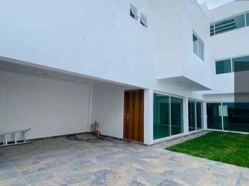 CASA EN VENTA EN VILLA MAGNA CON INCREÍBLE TERRAZA