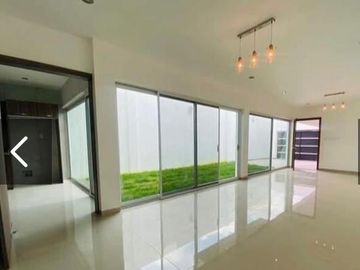 CASA EN VENTA EN VILLA MAGNA CON INCREÍBLE TERRAZA