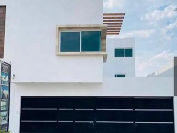 CASA EN VENTA EN VILLA MAGNA CON INCREÍBLE TERRAZA