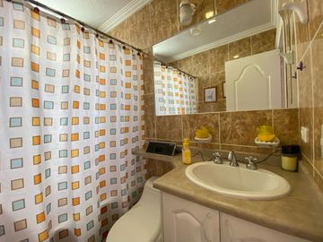 Confortable Dpto. Dúplex Independiente-Casa $229.900 Urb. El Condado