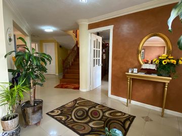 Confortable Dpto. Dúplex Independiente-Casa $229.900 Urb. El Condado