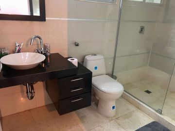 Casa de lujo en venta en Club lagos de caujaral. Vista al lago y campos de golf. Barranquilla