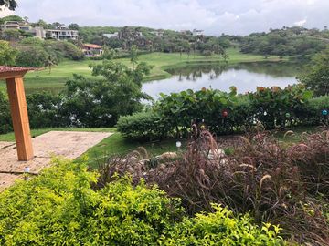 Casa de lujo en venta en Club lagos de caujaral. Vista al lago y campos de golf. Barranquilla