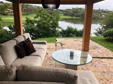 Casa de lujo en venta en Club lagos de caujaral. Vista al lago y campos de golf. Barranquilla