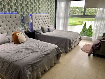 Casa de lujo en venta en Club lagos de caujaral. Vista al lago y campos de golf. Barranquilla