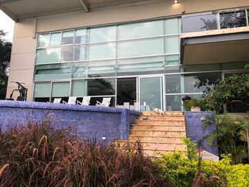 Casa de lujo en venta en Club lagos de caujaral. Vista al lago y campos de golf. Barranquilla