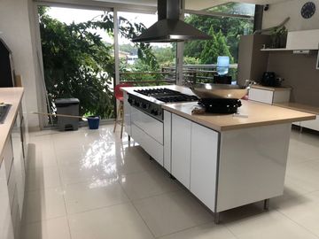 Casa de lujo en venta en Club lagos de caujaral. Vista al lago y campos de golf. Barranquilla