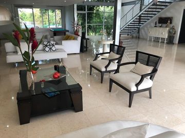 Casa de lujo en venta en Club lagos de caujaral. Vista al lago y campos de golf. Barranquilla