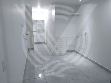 AMPLIO Y MUY BIEN UBICADO! ...SE VENDE DEPARTAMENTO EN PRIMER PISO FRENTE A PARQUE