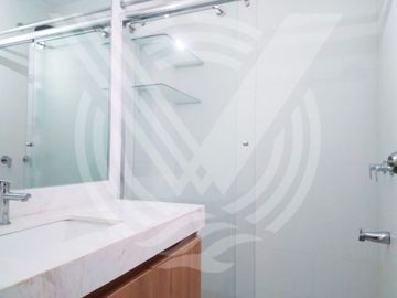 AMPLIO Y MUY BIEN UBICADO! ...SE VENDE DEPARTAMENTO EN PRIMER PISO FRENTE A PARQUE