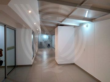 AMPLIO Y MUY BIEN UBICADO! ...SE VENDE DEPARTAMENTO EN PRIMER PISO FRENTE A PARQUE