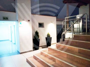 AMPLIO Y MUY BIEN UBICADO! ...SE VENDE DEPARTAMENTO EN PRIMER PISO FRENTE A PARQUE