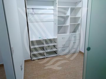 AMPLIO Y MUY BIEN UBICADO! ...SE VENDE DEPARTAMENTO EN PRIMER PISO FRENTE A PARQUE