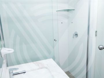 AMPLIO Y MUY BIEN UBICADO! ...SE VENDE DEPARTAMENTO EN PRIMER PISO FRENTE A PARQUE