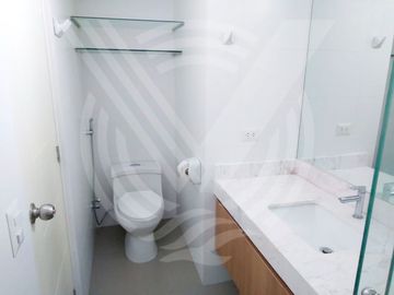 AMPLIO Y MUY BIEN UBICADO! ...SE VENDE DEPARTAMENTO EN PRIMER PISO FRENTE A PARQUE