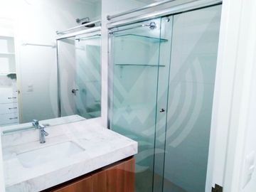 AMPLIO Y MUY BIEN UBICADO! ...SE VENDE DEPARTAMENTO EN PRIMER PISO FRENTE A PARQUE