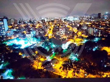 AMPLIO Y MUY BIEN UBICADO! ...SE VENDE DEPARTAMENTO EN PRIMER PISO FRENTE A PARQUE