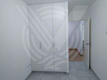 AMPLIO Y MUY BIEN UBICADO! ...SE VENDE DEPARTAMENTO EN PRIMER PISO FRENTE A PARQUE