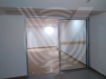 AMPLIO Y MUY BIEN UBICADO! ...SE VENDE DEPARTAMENTO EN PRIMER PISO FRENTE A PARQUE