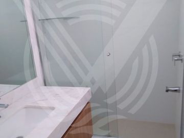 AMPLIO Y MUY BIEN UBICADO! ...SE VENDE DEPARTAMENTO EN PRIMER PISO FRENTE A PARQUE