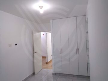 AMPLIO Y MUY BIEN UBICADO! ...SE VENDE DEPARTAMENTO EN PRIMER PISO FRENTE A PARQUE