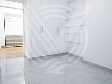 AMPLIO Y MUY BIEN UBICADO! ...SE VENDE DEPARTAMENTO EN PRIMER PISO FRENTE A PARQUE