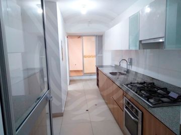 AMPLIO Y MUY BIEN UBICADO! ...SE VENDE DEPARTAMENTO EN PRIMER PISO FRENTE A PARQUE