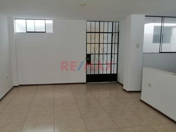 Se Vende Casa Productiva De 3 Pisos En Urb. La Rinconada ID: 1023176